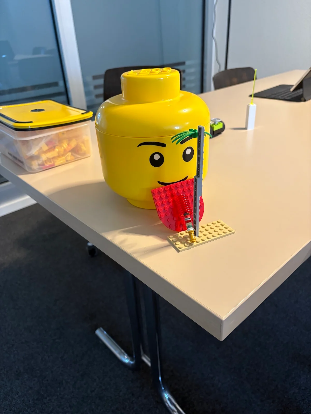 Großer Lego-Figuren Kopf.